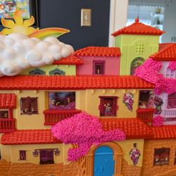 Encanto House/Characters/Isabella's Room