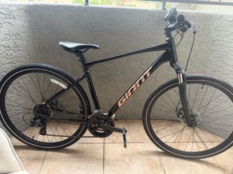 Giant Roam 4 Disc Hybrid / Adventure Bike - Size Large
