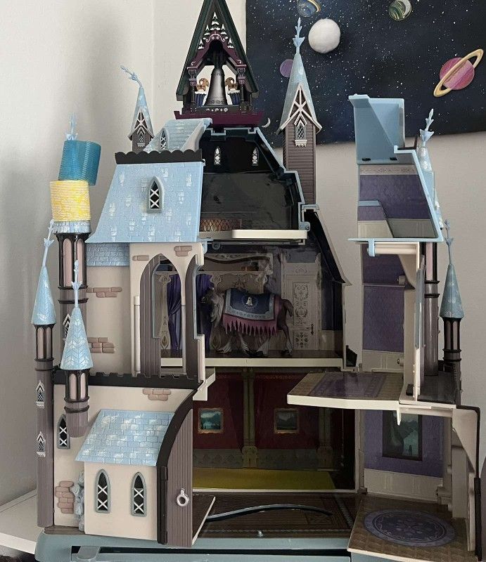 Arendelle doll house