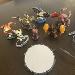 Skylander Portal of power with characters
