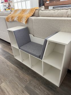Kids reading nook bookshelf