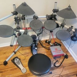 Electric Drum Kit. Yamaha DTXpress III