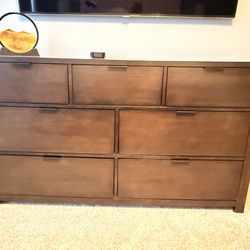 Modern 7 drawer dresser