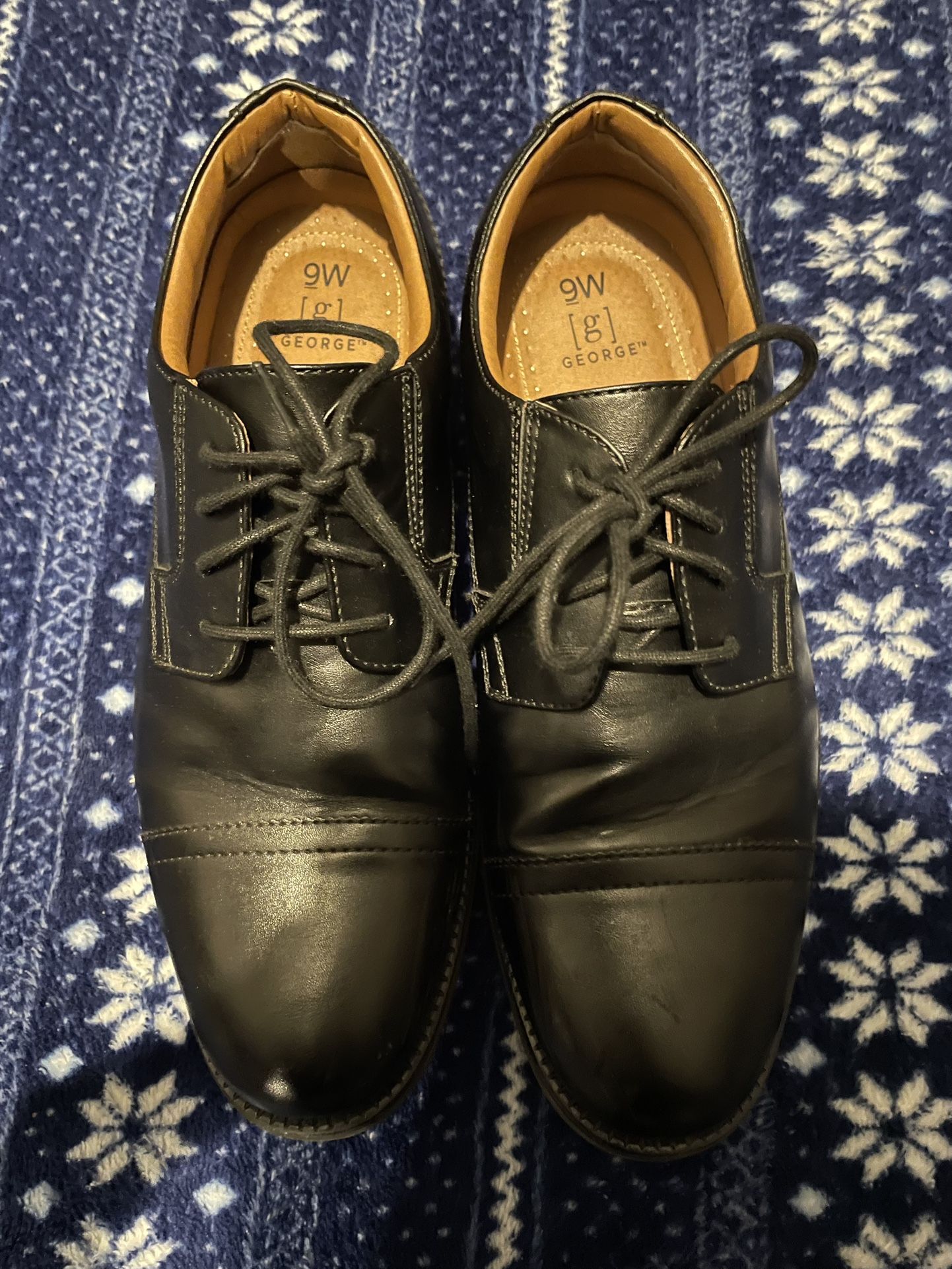 Size 9 in men’s Upton Shoes