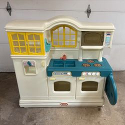 Little Tikes Country Kitchen Play Kitchen 