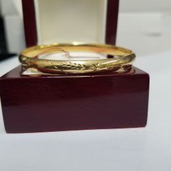 14k Yellow Gold Designer Bangle 