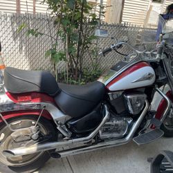 Suzuki Intruder  VL 1500, Clean Title, Needs New Battery, Delivery Available