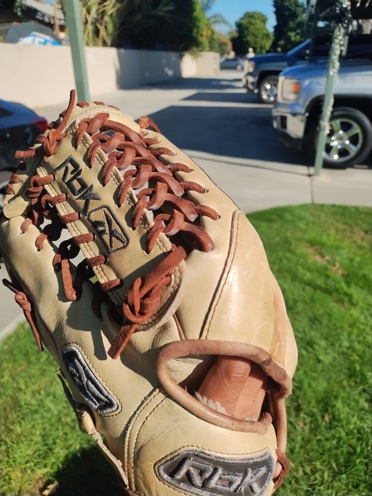 Baseball Glove 