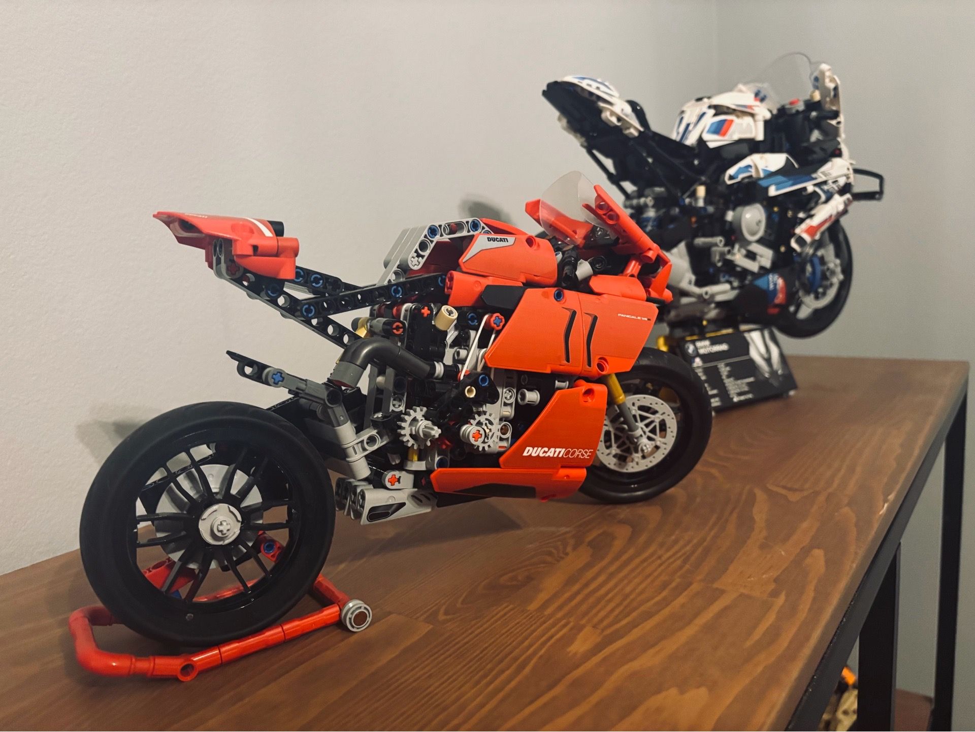 Lego technic Ducati panigale v4