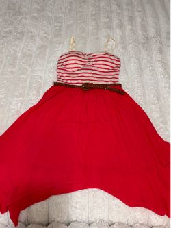 Vestido rojo con rayas