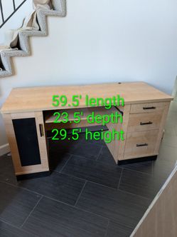 2 Desks
