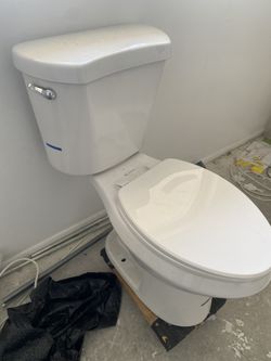 Toilet Like New Barely Ever Used Second Bath