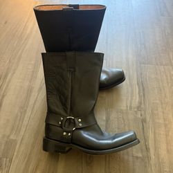 Harness boots