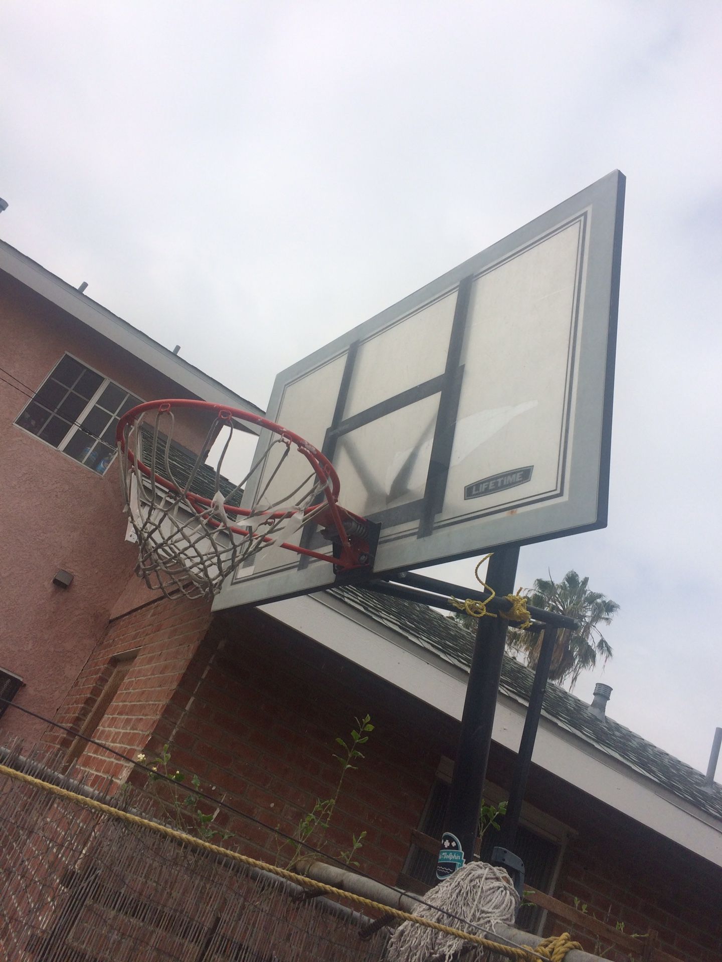 Basketball hoop