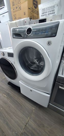 Electrolux  washer new condition warranty ready to deliver  white 301 Saundview Ave Bronx NY  10473. Pick Up Or delivery