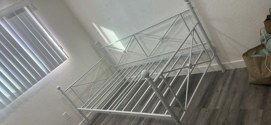 Twin day bed