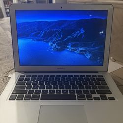 2015 MacBook Air 13” – 128GB – Good Battery – Charger Included