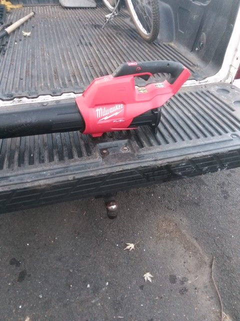 M18 Milwaukee Fuel Blower