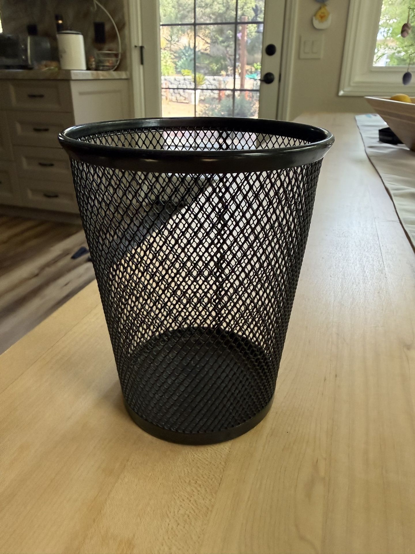 Black Mesh Pen Holder
