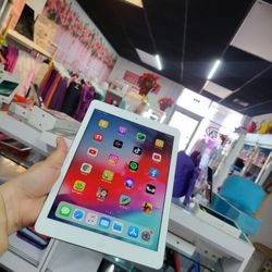 Ipad AIR $125 INCLUDED IPAD CASE CHARGER WARRANTY 30 DAY