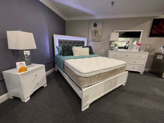 4 PC QUEEN BEDROOM SET