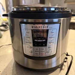 Instant Pot Lux Pressure Cooker / Multicooker – Great Condition