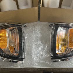 01-04 Toyota Tacoma Corner Lights 