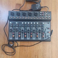 Berenger XENYX 1002C Mic AC/Battery Mixer