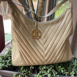 Chanel Chevron Bag for Sale in Phoenix, AZ - OfferUp