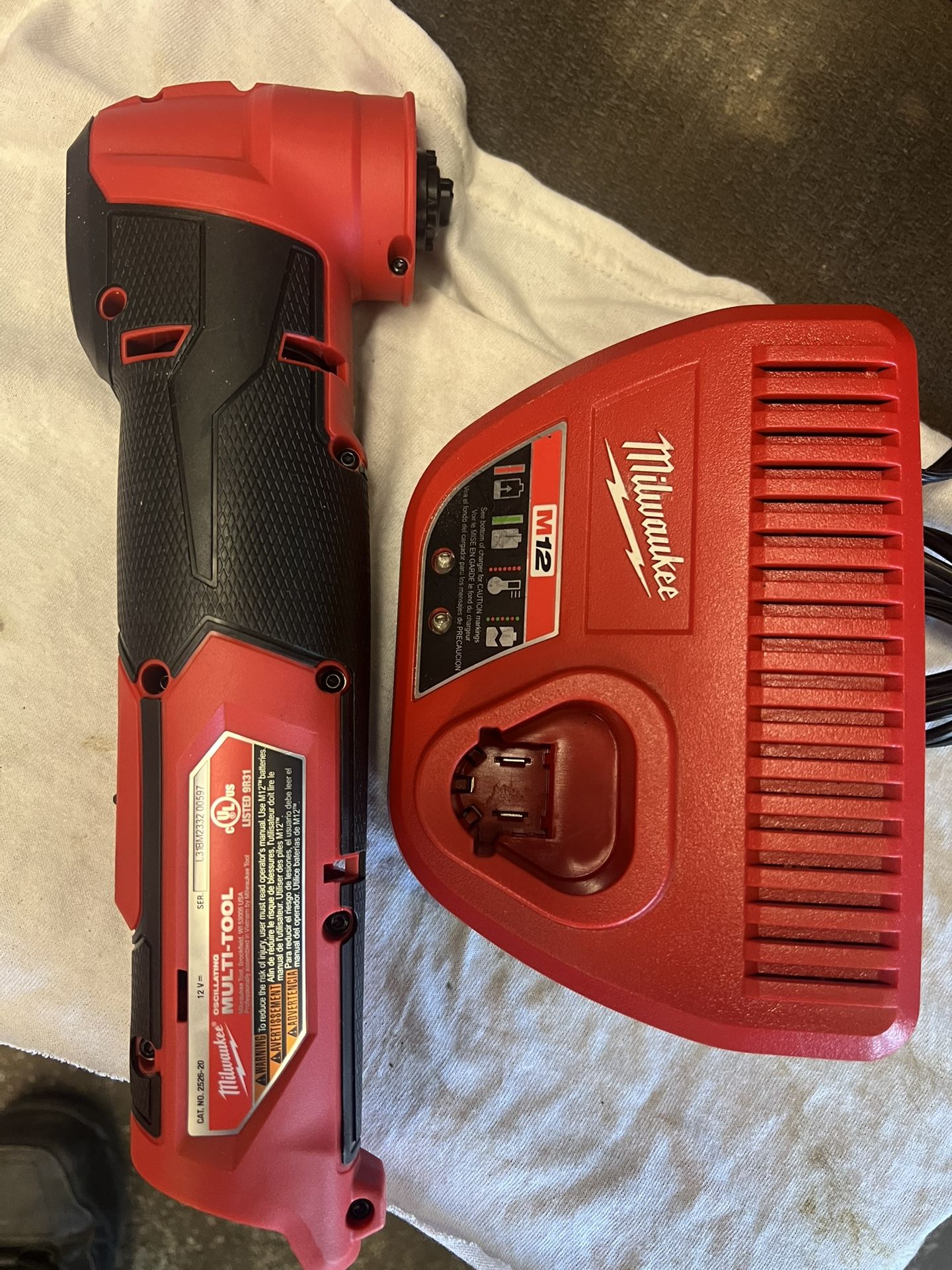 Milwaukee M12 MULTI Tool And Charger