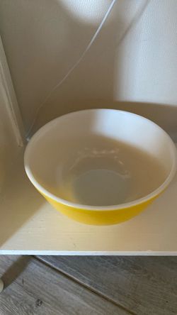 Pyrex 403 yellow 2.5 quart