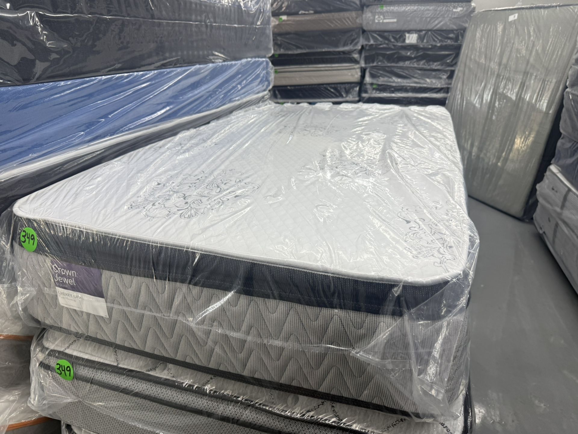 TWIN SIZE PILLOW TOP MATTRESS & BOX SPRING BED SET