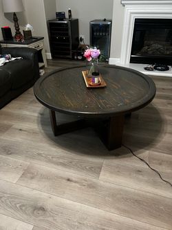 Round coffee table