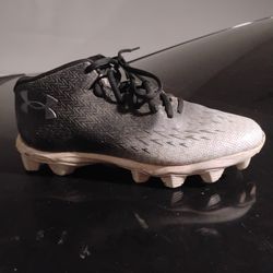 Baseball cleats size 7.5