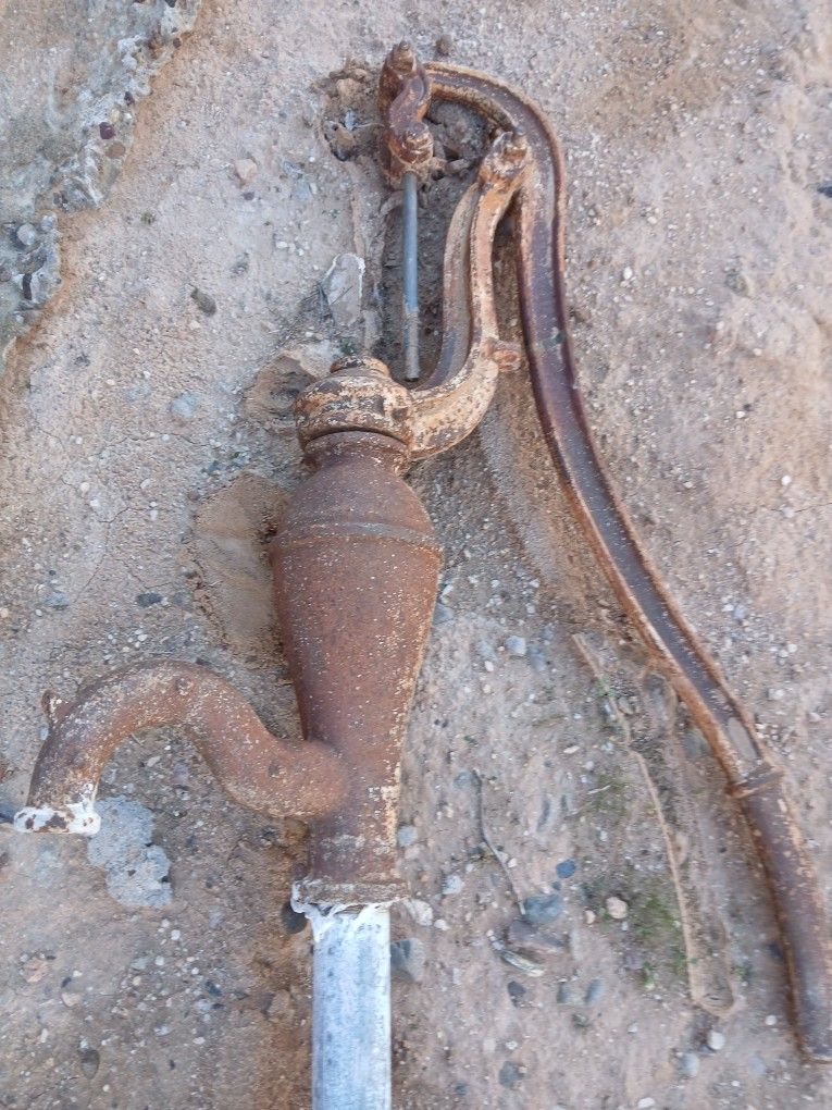 Antique Water Pump For Garden Decor