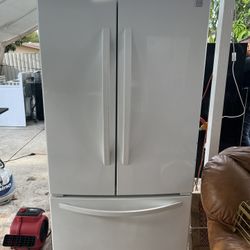 Kenmore Refrigerator 33”W