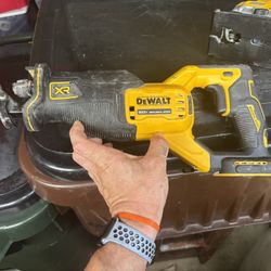 DeWalt 20V XR Brushless Reciprocating Saw – Great Shape