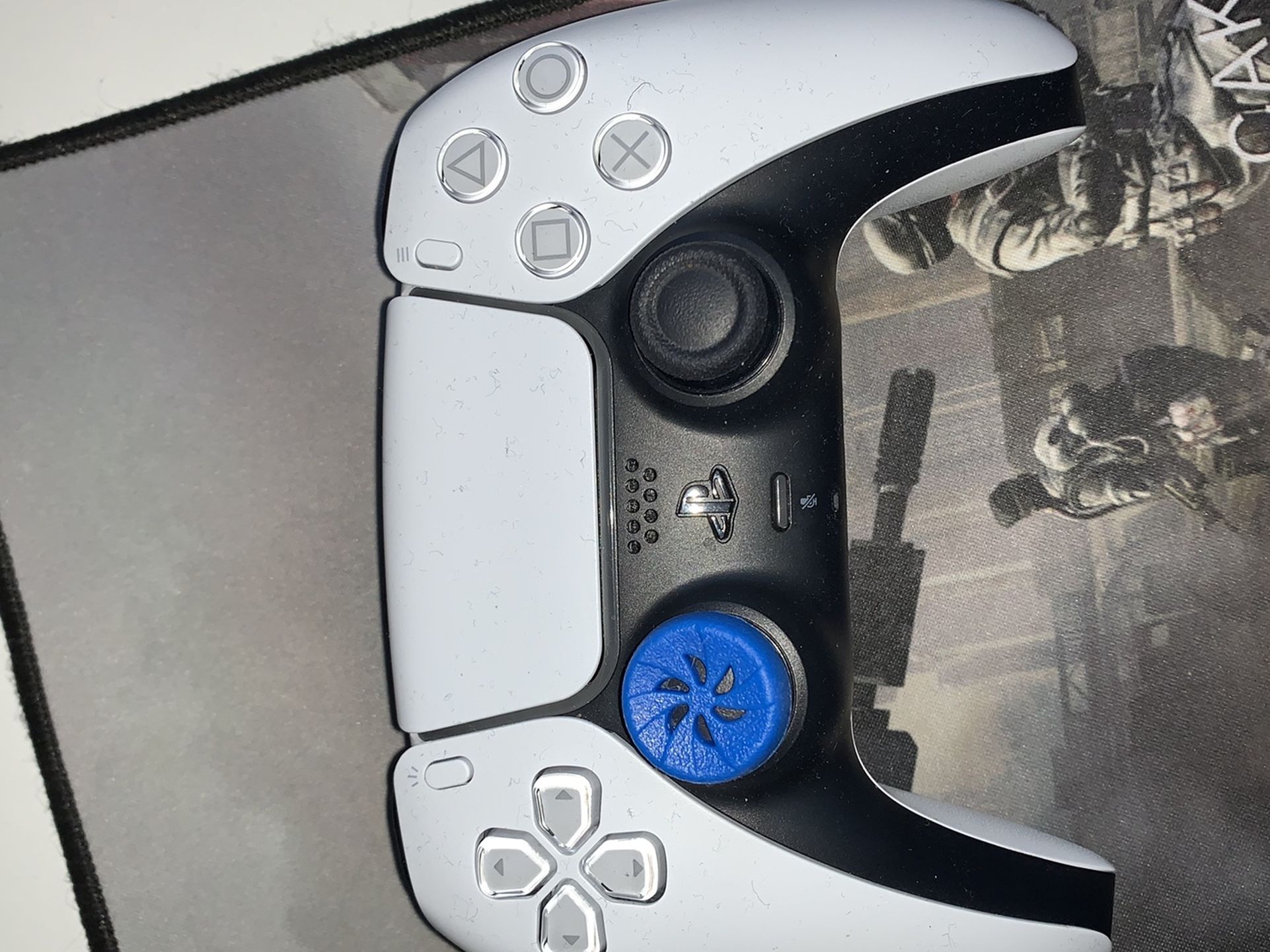 PS5 CONTROLLER. Don’t like it. It’s new and nice and clean. Had it for 1 month.