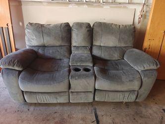 Reclining love seat/couch