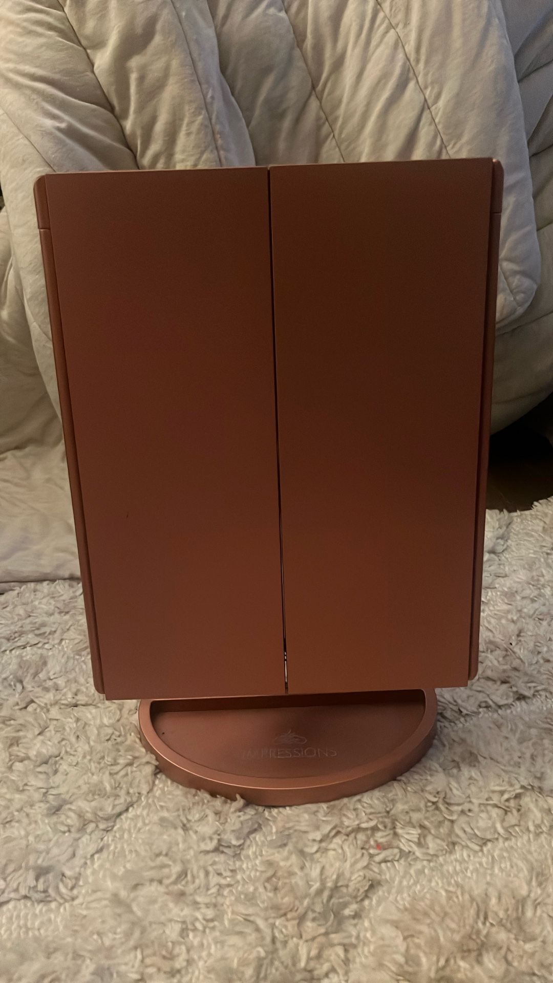 Light up mini vanity mirror