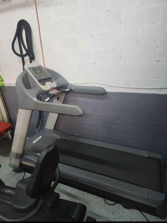 precor c966i heavy duty commercial treadmill