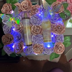 Arreglo De Flores Eternas Con Perfume Y Crema