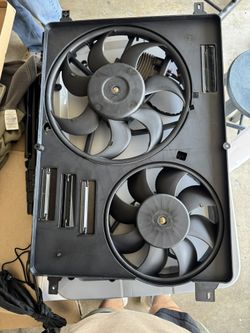 Land Rover Discovery / LR4 / Range Rover Sport cooling fan assembly.