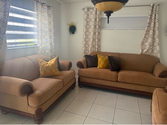 Impeccable 3 piece living room set, solid wood detailing from El Dorado
