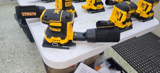 NEW DEWALT SQUARE SANDER