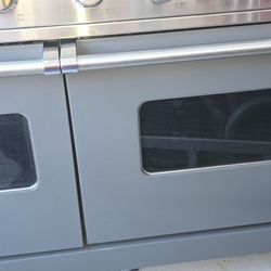 2011 Viking 48in Freestanding Gas Stove W/ Griddle