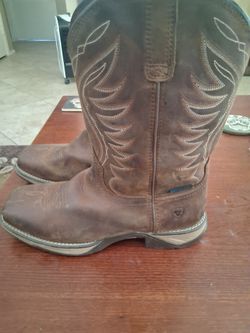 Woman Ariat boots