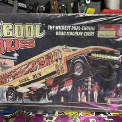MONOGRAM S'COOL BUS CAR KIT