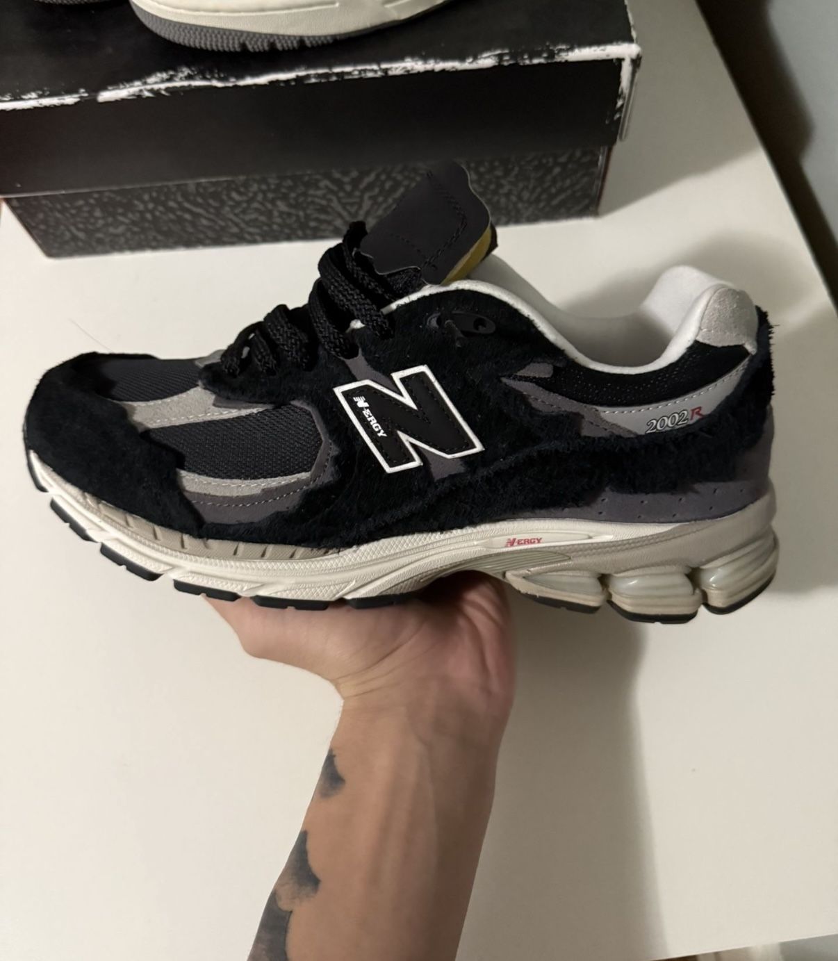 Nb 2002r Black Size 11