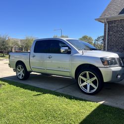  Nissan Titan Truck Crew Cab 
